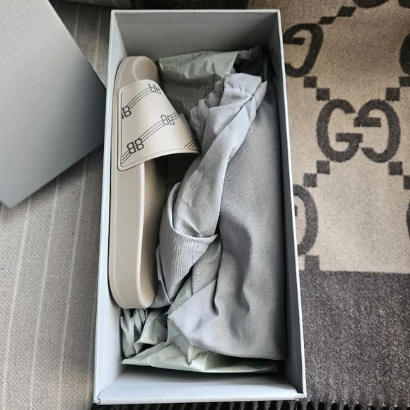 Balenciaga Pool Slide Sandals. Brand New w/Tags Size 39 - Picture 10 of 10